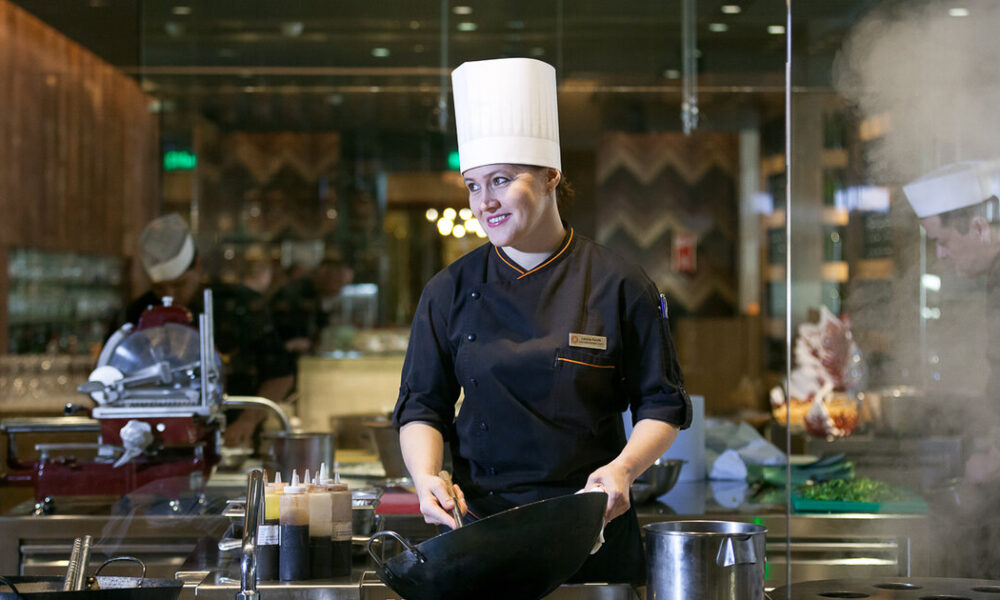 Lady working in a Foodservice Industry
